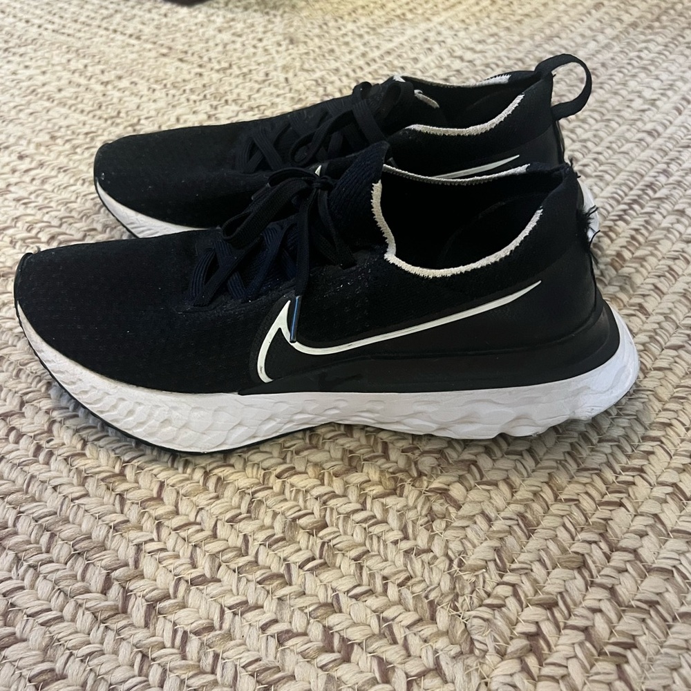 Nike React Infinity Run Sneakers in Black and White - Picture 4 of 6